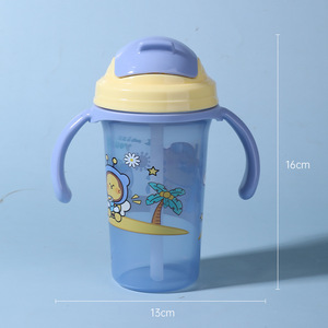 Taza de agua para niños, taza de agua <span class=keywords><strong>antigoteo</strong></span> con tapa y mango, taza de agua potable anticaída y anticaída con aislamiento térmico - Product Image 5
