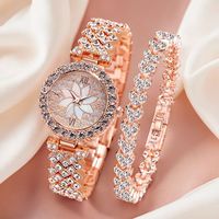 Jam Tangan Quartz Wanita Mewah dengan Dial Kecil Berlian dan Gelang Jam Tangan Quartz Berlian Kreatif untuk Wanita dengan Rantai Tangan
