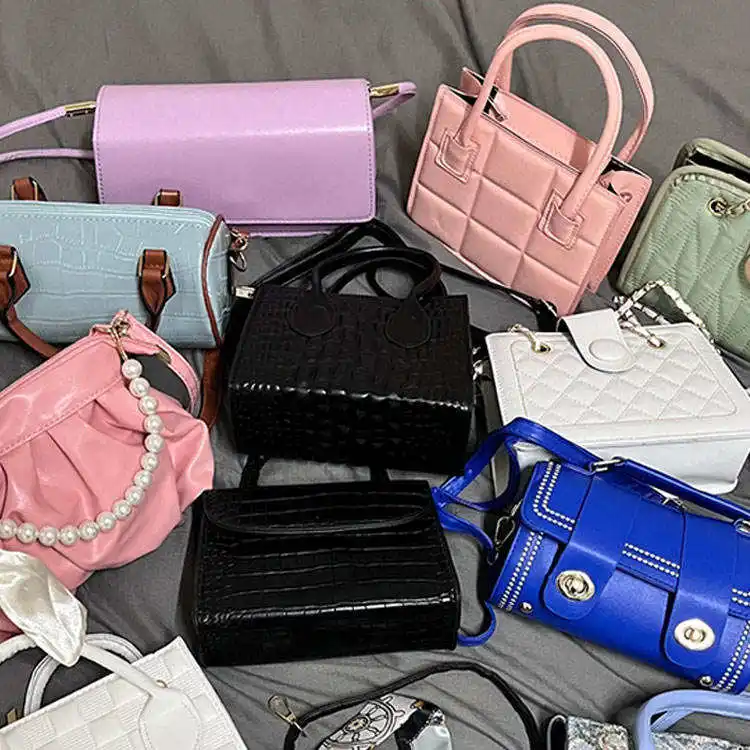 حقيبة نسائية مستعملة رائجة على الموضة ، سلسلة جلد صناعي ، محفظة نسائية وحقائب يد للسيدات ، مخزون حقائب