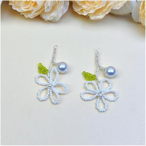 Pendentif tendance pour femme, motif fleurs ajourées, bleu doux, idéal pour mariages et sacs à dos, vente en gros - Product Image 5