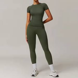 Ensemble de yoga côtelé sans couture respirant et de qualité supérieure pour la vente en gros : haut et pantalon long taille haute élastique à séchage rapide pour l'entraînement - Product Image 1