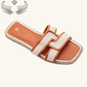 Serie espositiva di scarpe da <span class=keywords><strong>donna</strong></span> di nuovo stile estivo in Stock-<span class=keywords><strong>pantofole</strong></span> da <span class=keywords><strong>donna</strong></span> semplici ed <span class=keywords><strong>eleganti</strong></span> e alla moda - Product Image 2