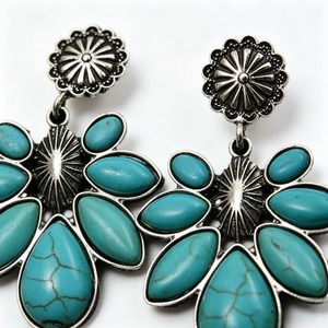 Orecchini Pendenti Vintage Boho con Fiori e Decorazioni in Turchese, Classici Pendenti da Donna - Product Image 4