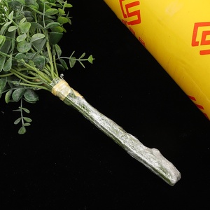 Fabricant professionnel 45cm * 300m <span class=keywords><strong>Film</strong></span> alimentaire en PVC d'emballage en plastique anti-buée transparent personnalisé 1400 avec des spécifications différentes - Product Image 4