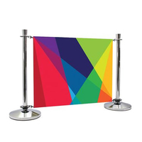 Poteau de guidage commercial extérieur durable en acier inoxydable avec base pour trottoir et toile imprimée CMYK, barrière coupe-vent pour file d'attente de café