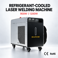 Machine de soudage laser portative à commande manuelle, équipée d'un système de réglage des paramètres par écran tactile.