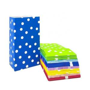 Bolsas de Papel Pequeñas de Colores Brillantes con Lunares Arcoíris para Fiestas Infantiles - Product Image 1