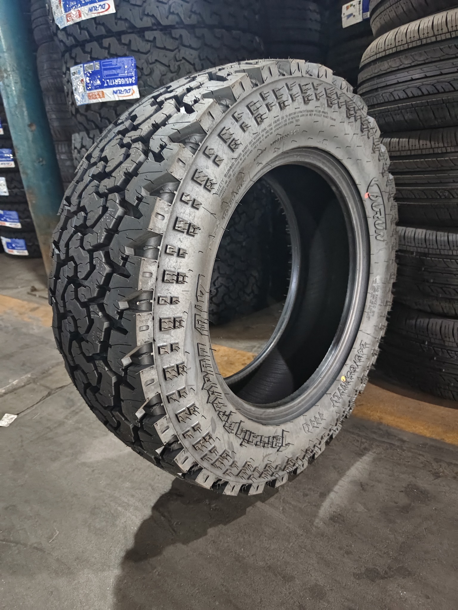 デュラン オールテレインタイヤ 225/70R16LT ホワイトレター 80,000km保証
