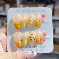 Fait à la main 10 pièces ABS matériel presse-sur faux ongles conception d'amande modèle à la mode personnalisé fleur sculpture doigts
