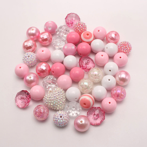 Vente en gros de 50 pièces de perles acryliques Bubblegum de 20 mm, perles de gomme à mâcher roses populaires en vrac avec placage or 18 carats pour la fabrication de bijoux - Product Image 4