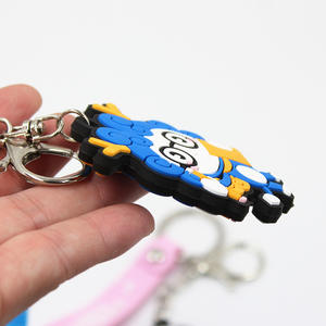 Yeni stiller karikatür yaratıcı amerikan futbolu cap kauçuk anahtarlık stokta özel 2D pvc yumuşak plastik anahtarlık - Product Image 3