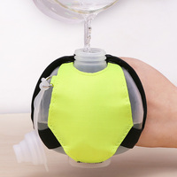 Bouteille de boisson de sport isolée en silicone de qualité alimentaire étanche bouteille d'eau de sport de poignet de course en plein air pour l'école de gymnastique