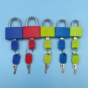 Cadenas en laiton 30 mm anti-rouille pour bagages et portes, avec couvercle en plastique aux couleurs personnalisées - Product Image 3