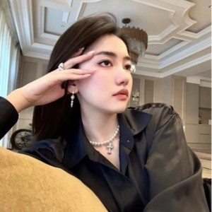 Collier en zircon micro-incrusté et perle d'eau douce, nouvelle arrivée automne-hiver, chaîne de clavicule rétro française avec nœud - Product Image 3