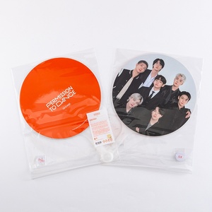 Éventail portable KPOP Idol Jungkook V <span class=keywords><strong>RM</strong></span> <span class=keywords><strong>JIN</strong></span> 30cm – Cadeau de collection du concert PTD à Las Vegas – Éventail rond avec photo imprimée <span class=keywords><strong>RM</strong></span> <span class=keywords><strong>JIN</strong></span> – Cadeaux pour fans - Product Image 4