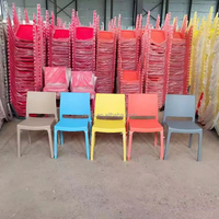 Fauteuils de salon d'extérieur en plastique ergonomiques, légers et robustes, style français moderne, colorés et imperméables, vente en gros