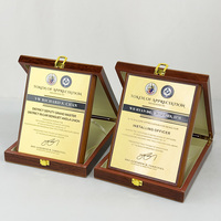 Boîte à certificats en bois pliable personnalisée avec plaque dorée MH-LJ0017