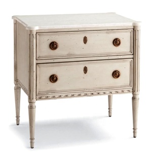 طاولات سرير جانبية مخصصة من الخشب الصلب بتصميم فرنسي عتيق وأثاث غرف نوم - Product Image 1