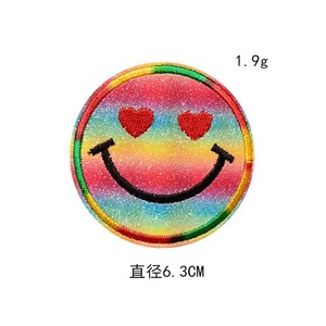 Parche bordado personalizado Gillian de Yiwu DIY parches brillantes de sonrisa en forma de corazón y flor tela de estilo de hierro - Product Image 2