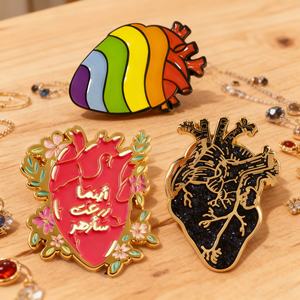 เข็มกลัดราคาส่ง งานฝีมือโลหะคุณภาพสูง เข็มกลัดเคลือบเงาหรูหรา สำหรับติดกระเป๋า หมวก เสื้อผ้า และเครื่องประดับ - Product Image 1