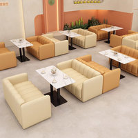 Ensemble table et chaises de café style crème en PU, design moderne et minimaliste, pour cafés de desserts, boutiques et salons de thé, et banquette tendance