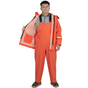 Tuta da Pesca Impermeabile Arancione ad Alta Visibilità in PVC, 2 Pezzi: Giacca con Cappuccio e Pantaloni con Pettorina, Resistente e Impermeabile per Pescatori Marini - Product Image 1