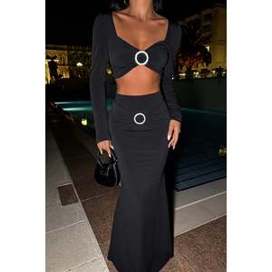 Ensemble de robes de soirée, jupe noire avec détails en pierres - Product Image 2