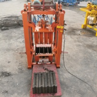 Machine stationnaire KM2-40 de brique de ciment Produire des briques pleines avec des cannelures sur la surface Petite machine de brique de bloc de béton