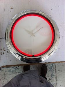 Hình dạng tháp duy nhất Neon Vòng 15inch mạ Crôm Thiết kế phổ biến thắp sáng Neon Đồng hồ treo tường cho quảng cáo khuyến mãi nhà trang trí - Product Image 6