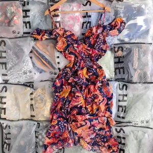 Liquidación de Inventario Chen: Ropa al por Mayor para Hombre y Mujer, Surtido Variado - Product Image 4