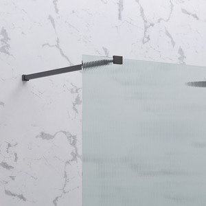 Cabine de douche moderne Kamalu KW-100BFL avec porte coulissante, verre cannelé de 8 mm, plateau rectangulaire, aspect droit, profil noir - Product Image 3