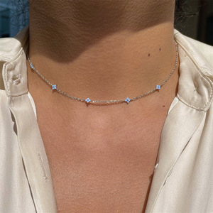 Collana con Mini Fiore Blu Nuova Collezione 2026 per l'Estate, Stile Dolce da Donna, in Rame Placcato Oro, Collana a Catena - Product Image 1