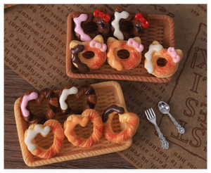 Maison de poupée donut personnage gâteau décoration résine kawaii charme pour ongles cheveux arc <span class=keywords><strong>centre</strong></span> chaussure cabochon fleur flatback figurines alimentaires - Product Image 1