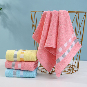 Toalla a cuadros de algodón puro de 35x75 cm, absorbente, para uso doméstico y como regalo. - Product Image 2