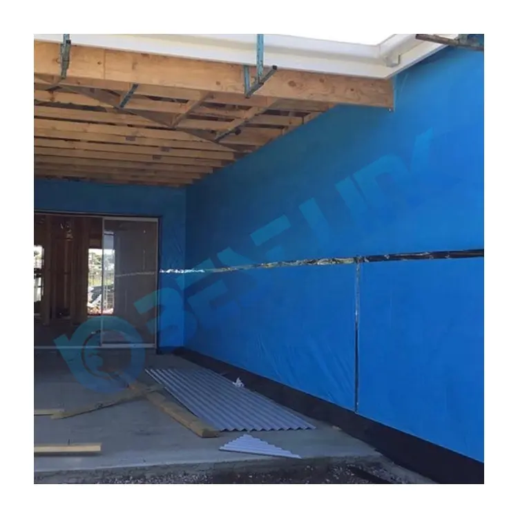 Isolation de toit en tissu tissé soutenu par papier d'aluminium à haute émissivité Sarking/barrière radiante en feuille tissée pour matériaux de construction