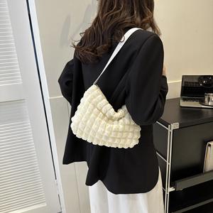 2025 Summer New Women's Canvas Cloud <b>Bag</b> Niche Fashion Fold-<b>Shoulder</b> Leisure Underarm <b>Bag</b> <b>Large</b> Capacity <b>Zip</b> Two Cotton Lining - Product Image 3