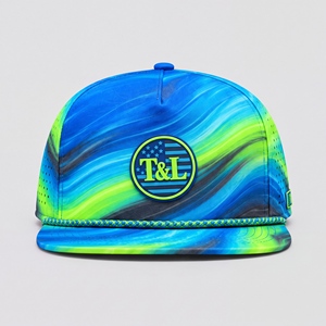 Casquette de golf unisexe imperméable en PVC bleu vert fluo avec patch, cordon et fermeture snapback, 5 panneaux perforés respirants pour activités sportives et extérieures - Product Image 2