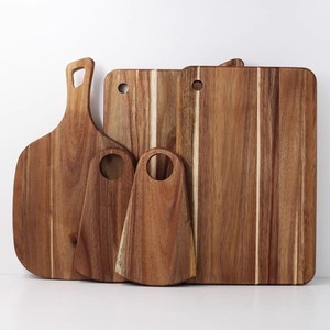 Tabla de cortar de madera de acacia rectangular pequeña con mango grande estilo herradura para cocina - Product Image 1
