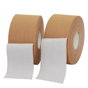 Bande de contention sportive rigide et résistante à l'eau de 3,8 cm x 13,7 m, certifiée CE, en rayonne et oxyde de zinc, pour la protection des chevilles au rugby et au football - Product Image 1