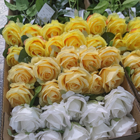 Vente en gros de fleurs artificielles de haute qualité, roses artificielles en soie, roses blanches pour la Saint-Valentin
