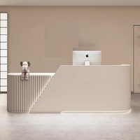 Bureau de réception en forme de L, en bois massif, moderne, minimaliste, avec panneaux cannelés, éclairage LED, écologique, durable, pour hôpital, supermarché