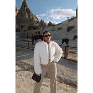 Parka courte Off-White à simple boutonnage en fausse fourrure avec motif imprimé et fermeture tissée - Product Image 5