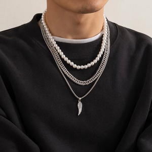 Collane a più strati <span class=keywords><strong>con</strong></span> ciondolo a piuma uniche per uomo, collane vintage <span class=keywords><strong>con</strong></span> perle, gioielli e accessori <span class=keywords><strong>maschili</strong></span> - Product Image 1