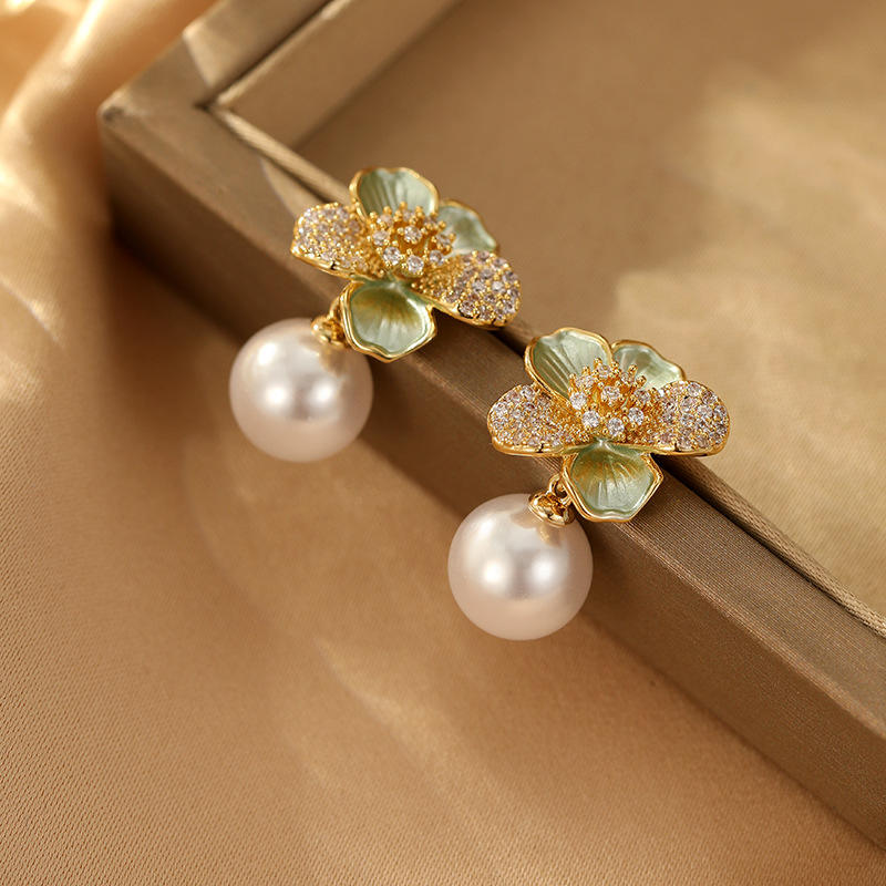Pearl flower zircon earrings (green)