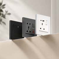 Prise électrique industrielle en alliage d'aluminium 16A du Royaume-Uni avec ports USB-A et USB-C pour usage hôtelier et domestique 1/2/3/4 postes IP20