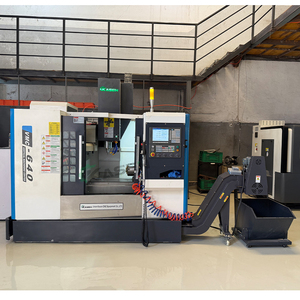 高品質VMC640 CNC立形フライス盤GSK制御BT40スピンドル高精度4軸マシニングセンタ - Product Image 1