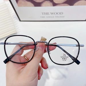 Bán buôn ánh sáng hạt dẻ Nâu kính khung cận phụ nữ retro nhỏ vuông vuông vuông khuôn mặt trông mỏng khung kim loại - Product Image 6