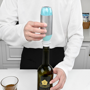 Mini scelleuse <span class=keywords><strong>sous</strong></span> <span class=keywords><strong>vide</strong></span> portable OEM prête à l'emploi avec une grande buse d'aspiration pour les sacs de scellage et les contenants alimentaires, scelleuse <span class=keywords><strong>sous</strong></span> <span class=keywords><strong>vide</strong></span> pour aliments - Product Image 4