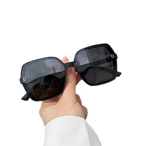 Lunettes de soleil pour femmes de la marque B, UV400, polarisées, monture en PC, lentilles TAC, type 3, pare-soleil, couleur noire, YC022 F1 - Product Image 5