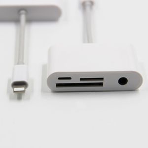Lecteur de cartes SD/TF 4-en-1 <span class=keywords><strong>Lightning</strong></span>, prise audio 3,5 mm et chargement <span class=keywords><strong>USB</strong></span> C, pour iPhone iPad, transfert et charge de photos et de données - Product Image 2